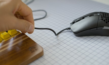 Das Kabel ist viel zu steif.