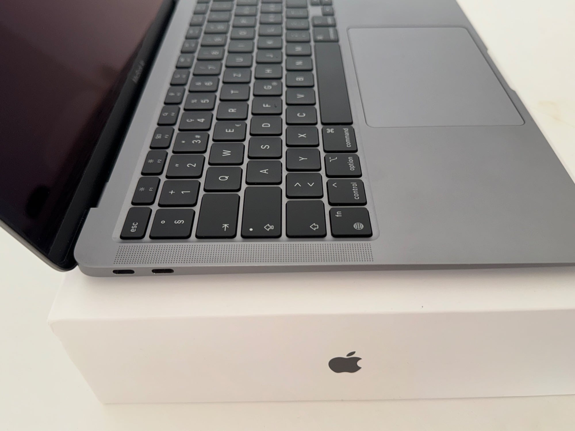 Produktbild Apple MacBook Air – Late 2020 (13.30", M1, 8 GB, 256 GB, CH)