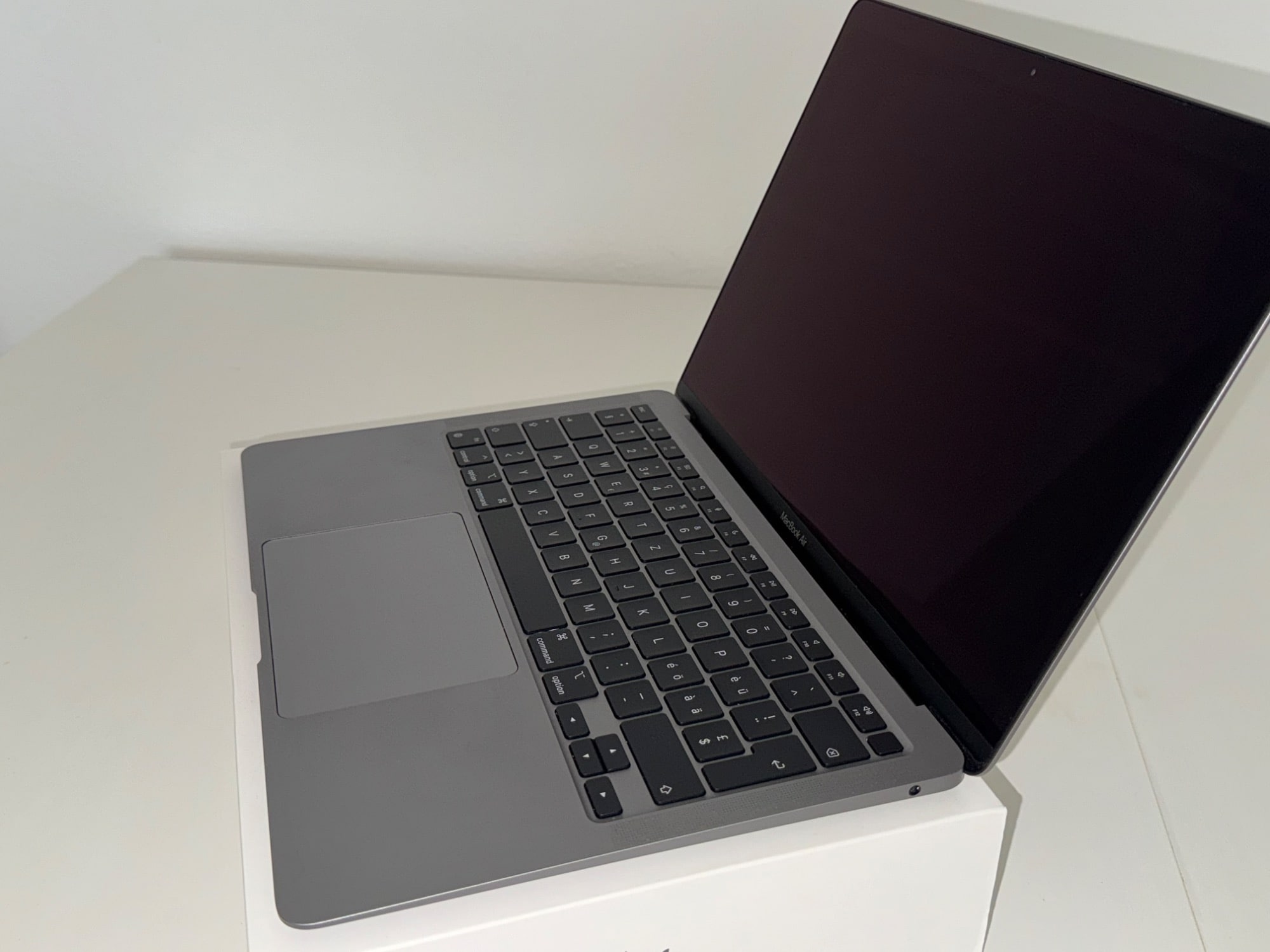 Produktbild Apple MacBook Air – Late 2020 (13.30", M1, 8 GB, 256 GB, CH)