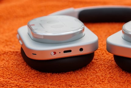 Geladen wird über USB-C und über den Klinkenanschluss kommt der Sound.