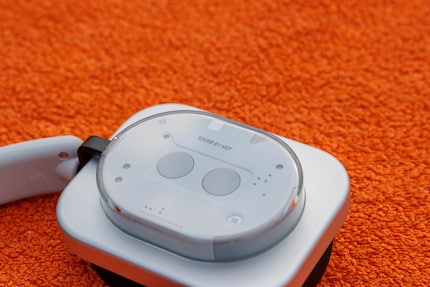 Die Headphone (1) schirmen gut ab.