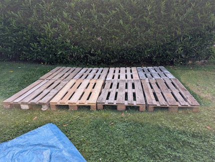 Und das ist noch eine der geradesten Stellen im Garten.