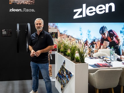 Petr Vysloužil am Stand von Zleen auf der Eurobike in Frankfurt.