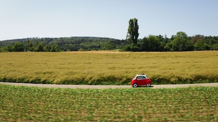 Auch für die Fahrt ins Blaue ist der Microlino gross genug.