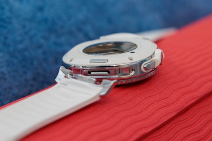 Mit dem Schnellverschluss lassen sich die Armbänder ohne Werkzeug und zügig tauschen.