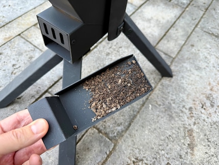Was vom Abend übrig blieb: ein sehr kleines Häufchen Asche.