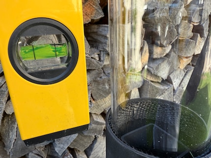 Ja, ich habe die Wasserwaage geholt, um den nicht-rechten Winkel zu messen.