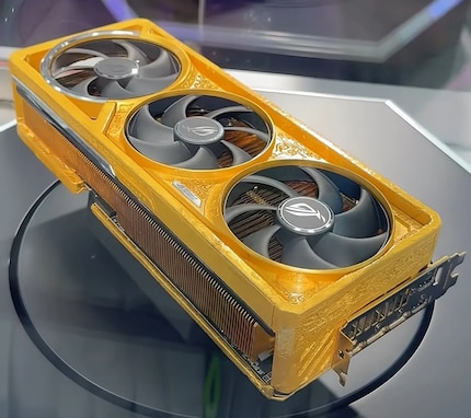 Asus' RTX 5090D doesn't just sparkle visually: with five kilos of gold, the pure material value is around 500,000 US dollars.