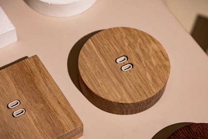 Kloss USB C+C Round, oak.