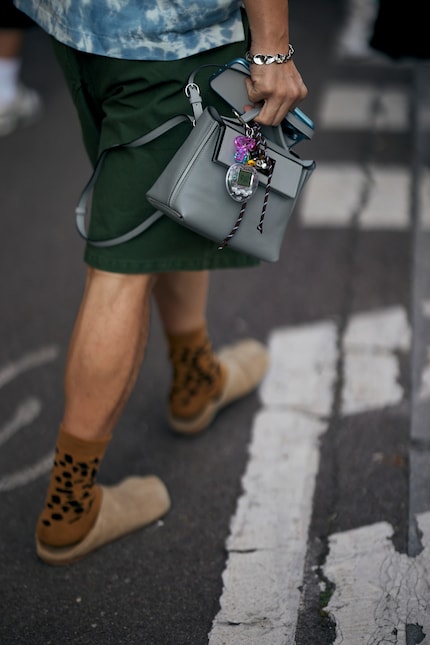 Die Socken sind optional – die Clogs eine gute Wahl.