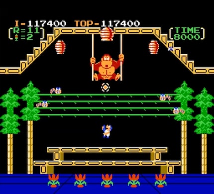 In «Donkey Kong 3» greift Mario zu Schusswaffen.