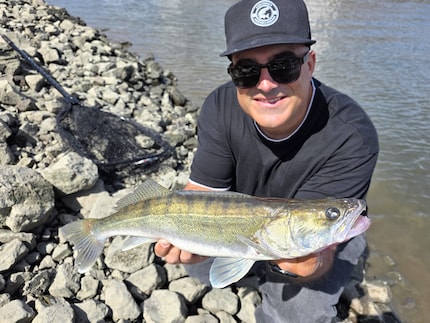 Glücklicher Angler, Pech für den Zander.