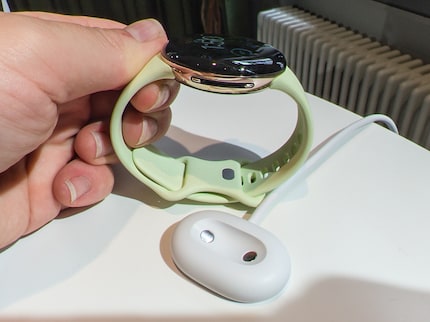 La montre se charge désormais latéralement - et plus rapidement.
