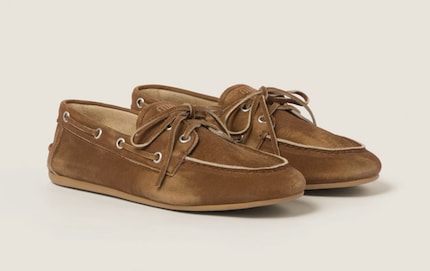 Loafers en suède de Miu Miu.