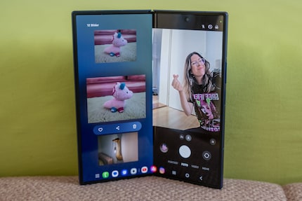 Grazie alla modalità Flex vedo le foto scattate a sinistra e l'app per le foto a destra.