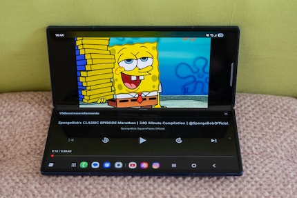 Sul display, sempre di alta qualità, posso guardare le mie serie preferite.