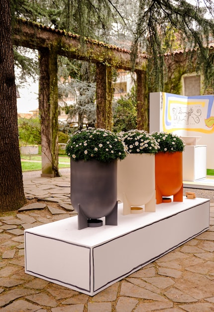 The collection is available from Monsturosos in the colours sand, brick red and steel grey.