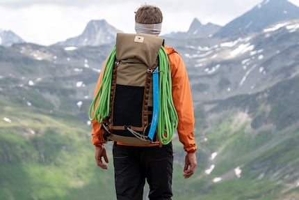 Platz für alles, was beim Bergsteigen nützlich ist.