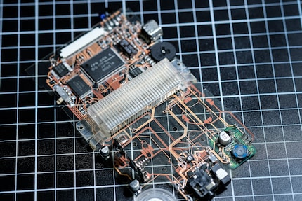 This is the transparent motherboard of the Game Boy Color, developed and built by Australian modder Natalie the Nerd.