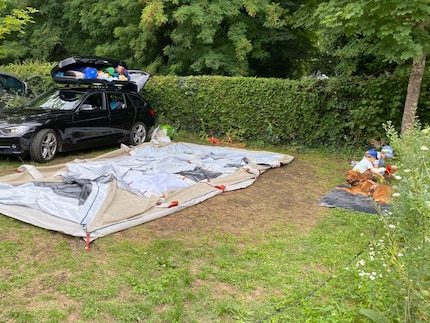 Fast fertig, fehlt nur noch etwas Luft im Zelt.