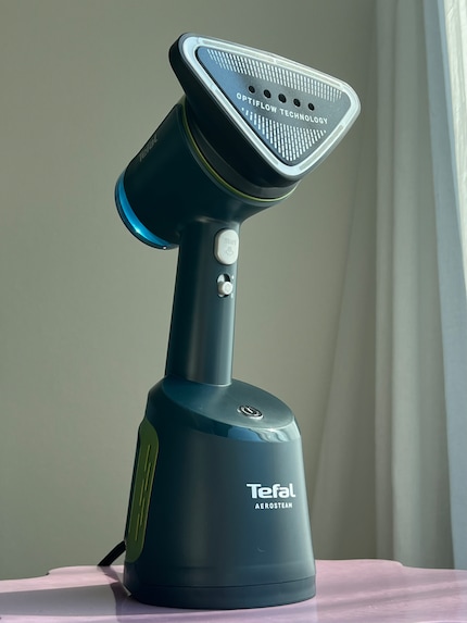Der Tefal «Aerosteam» ist nicht schön, steht aber sehr stabil.