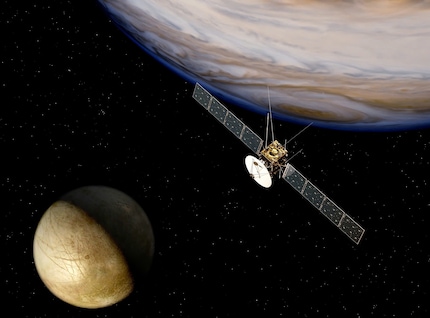 Konzept der Jupitermission Juice | Diese Illustration zeigt die ESA-Mission Juice, welche die Eismonde des Riesenplaneten Jupiter erforschen wird. Sie wird die Wassereispanzer von Ganymed, Europa und Kallisto untersuchen und auch den Vulkanmond Io genauer unter die Lupe nehmen. Zudem wird sie schliesslich in eine Umlaufbahn um Ganymed, den grössten Mond des Sonnensystems, eintreten und ihn detailliert erkunden.