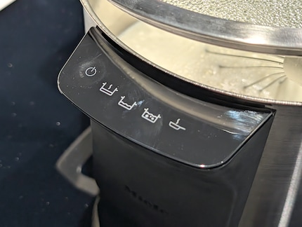 The power level can be set on the handle.