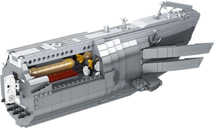 Il modello del sistema di mattoni della Revell mostra anche il funzionamento interno dell'U-96, compresi i siluri, la tecnologia e gli alloggi.