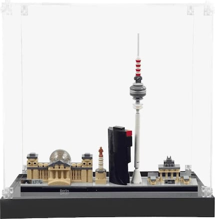 Mit der Haube aus Acrylglas wird das Modell vor Staub und Sonnenlicht geschützt.