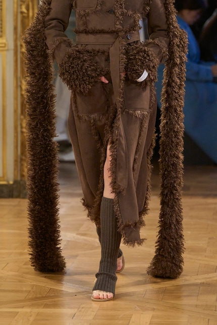 Rokh FW24 : les manchettes ont ouvert la voie aux chaussettes ouvertes.