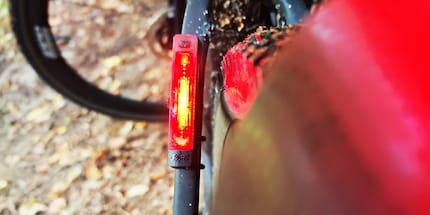 Das Knog Plus hier an der Sitzstrebe/Sattelstrebe.