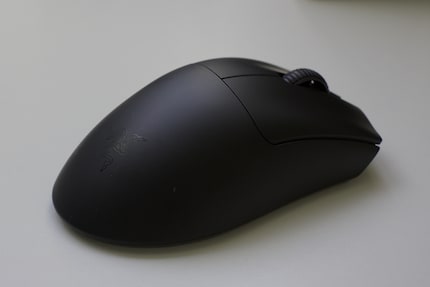 Das Razer-Logo ist je nach Lichteinfall kaum zu sehen.