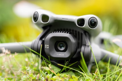 DJI scrive le specifiche della nuova fotocamera proprio su di essa.