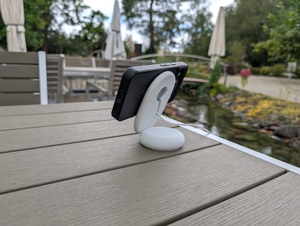 Mit magnetischen Chargern kann ich das Pixel drahtlos laden.