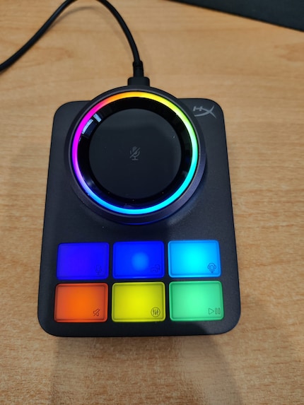 La station de base RGB permet de personnaliser directement les paramètres audio, les macros et les connexions.