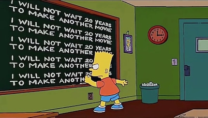 L'humour méta à l'état pur : au lieu d'une prophétie, les Simpson réalisent cette fois une promesse - après 19 ans, 11 mois et 26 jours d'absence au cinéma.