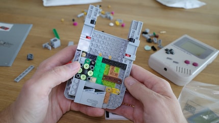 Auch das Innenleben des Gameboys wird mit LEGO-Steinen imitiert. Ich liebe solche «unnötigen» Details.