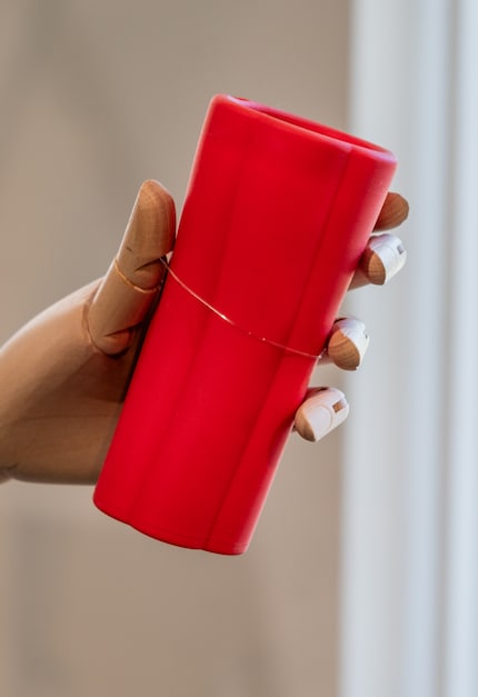«Ni-ni» erleichtert mit Saugkanal das Trinken.
