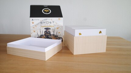 In dieser Box mit Holztextur warten die eigentlichen Inhalte der Collector's Edition.