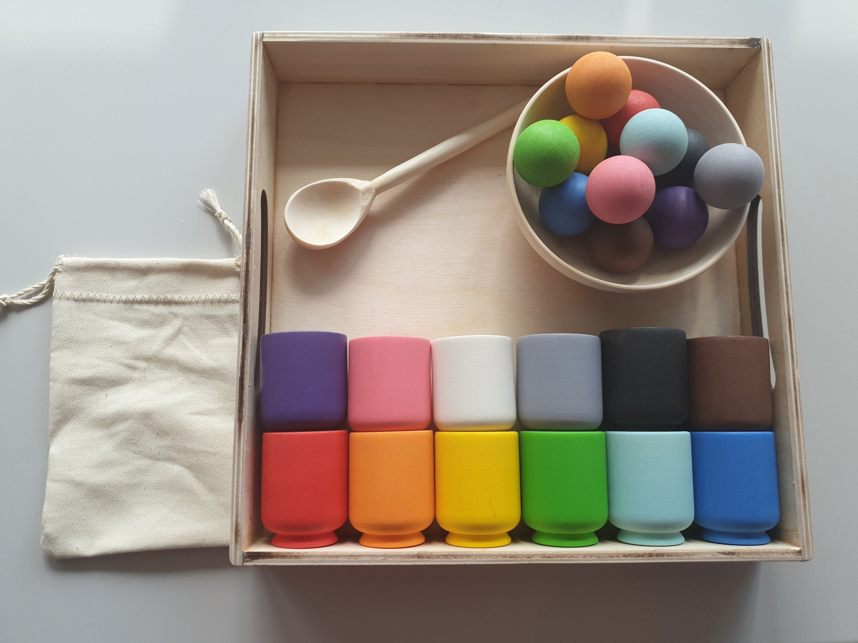 Montessori Balls and Cups kaufen