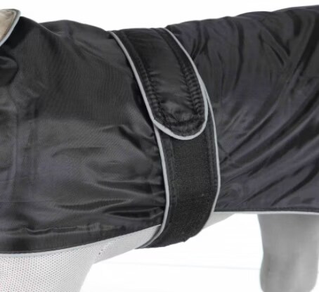 Manteau Orléans noir. taille XL+. Encolure: 68-78 cm. pour chiens.