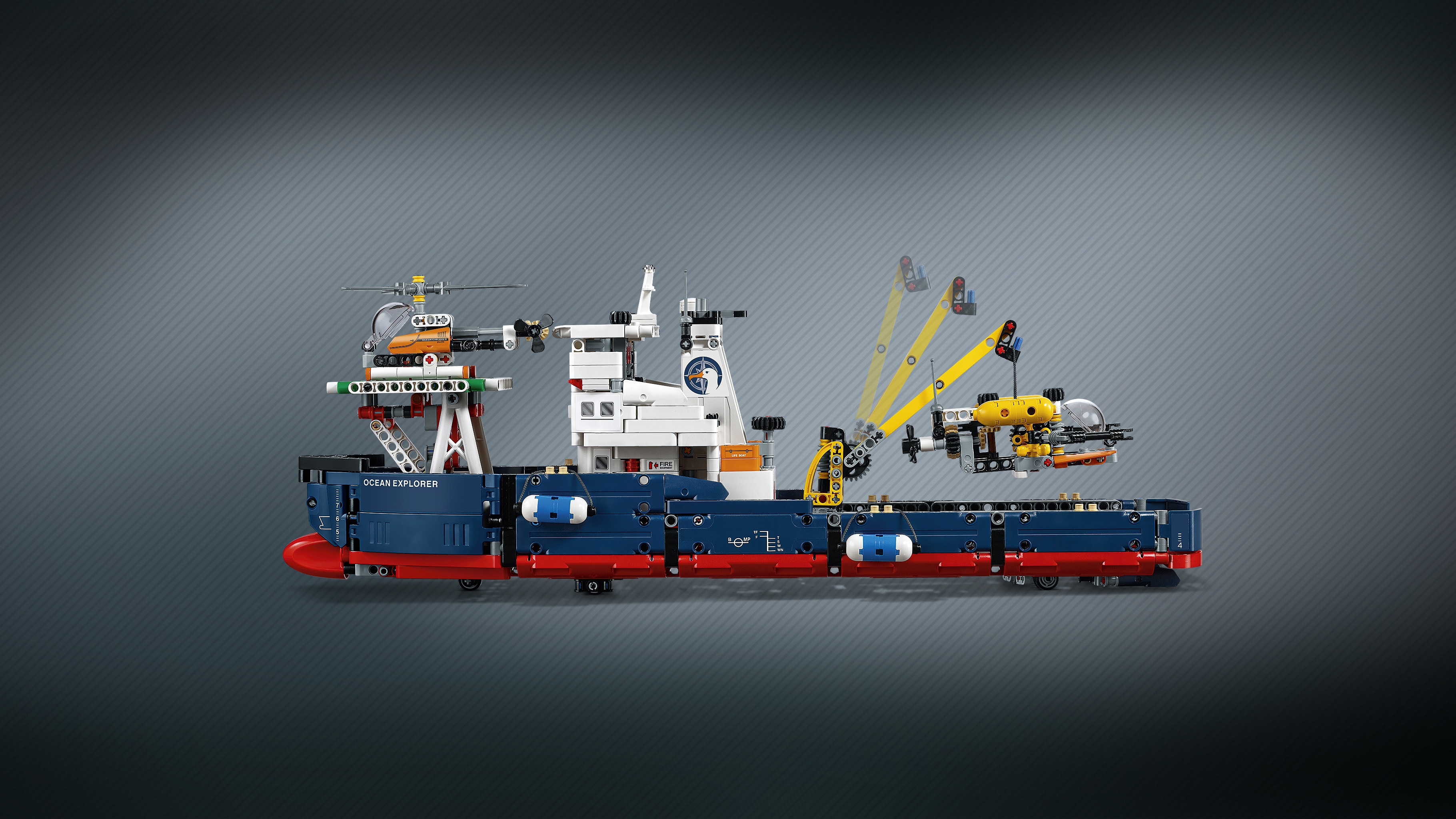 Lego technic cargo ship online