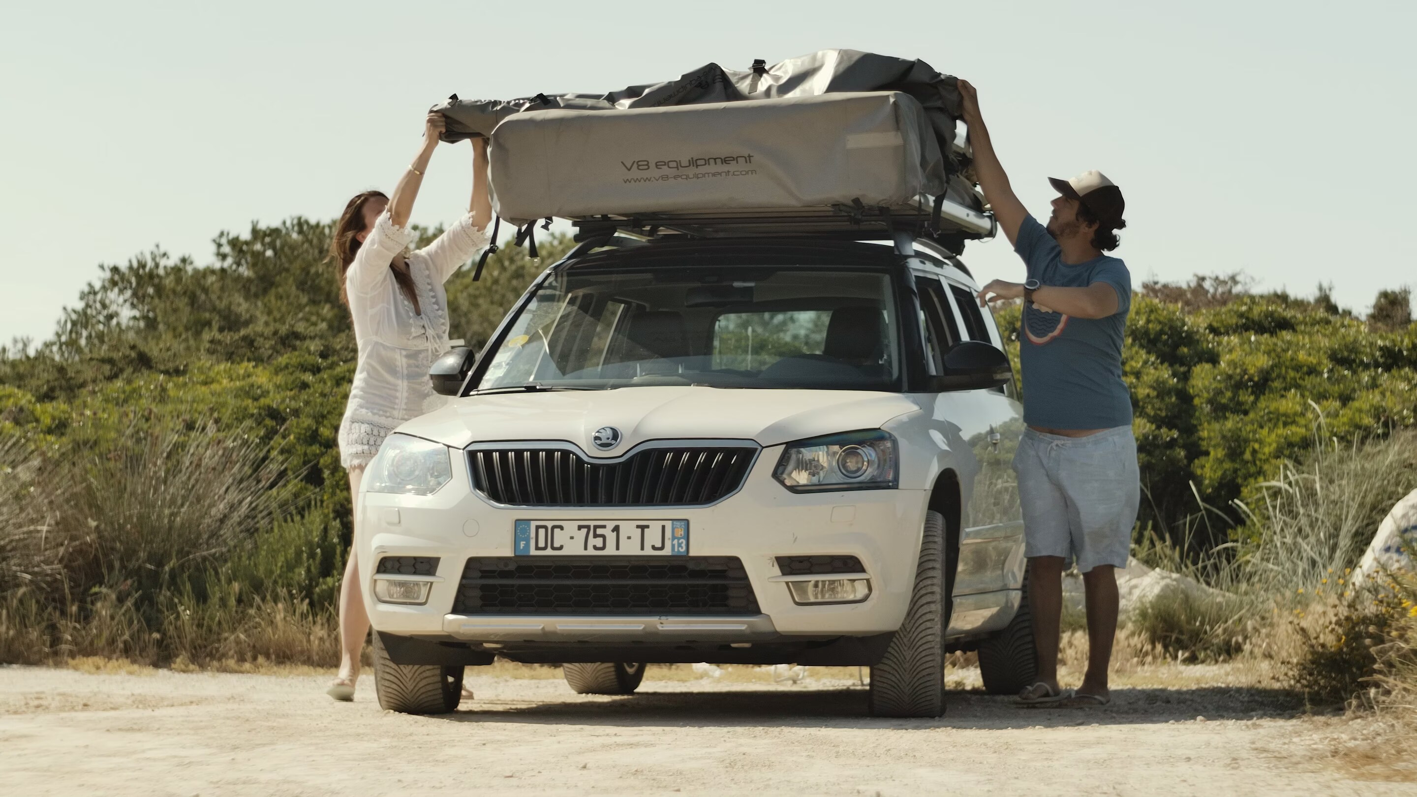 V8 Equipment Tente de toit manuelle pour personnes Galaxus